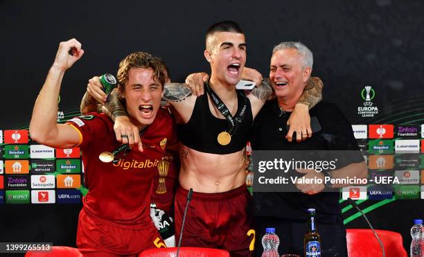 Jose Mourinho celebrates with Edoardo Bove and Gianluca Mancini of AS Roma in the post match press conference after their sides victory during the...