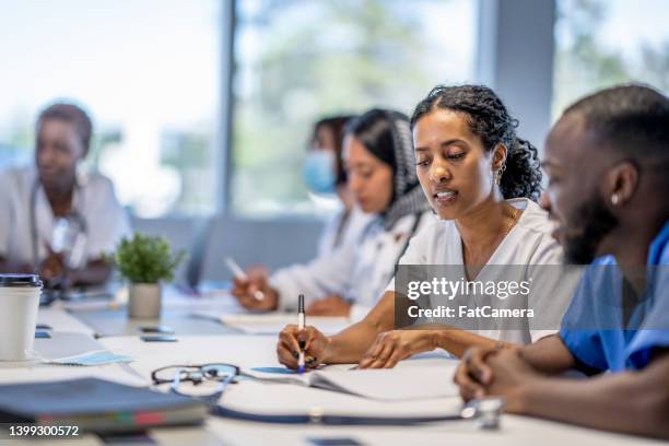 collaborative medical team meeting - nursing leadership stock pictures, royalty-free photos & images