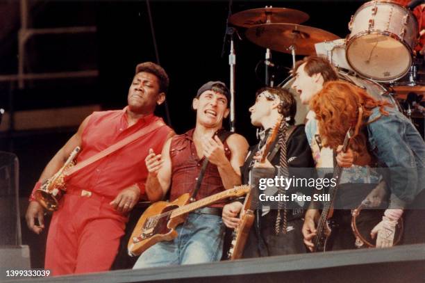 Springsteen Webmley 1981 Wembley Street Photos and Premium High Res Pictures - Getty Images