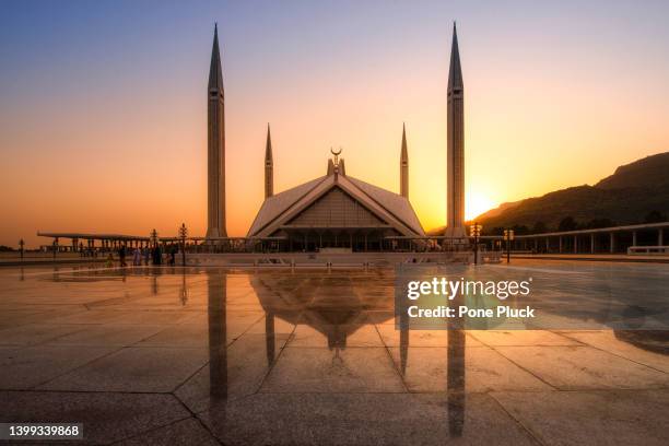 faisal mosque at sunset, islamabad - pakistan religious stock pictures, royalty-free photos & images