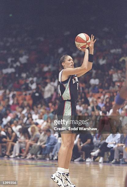 Rebecca Lobo of the New York Liberty shoots the ball during a game against the Los Angeles Sparks at the Great Western Forum in Inglewood,...