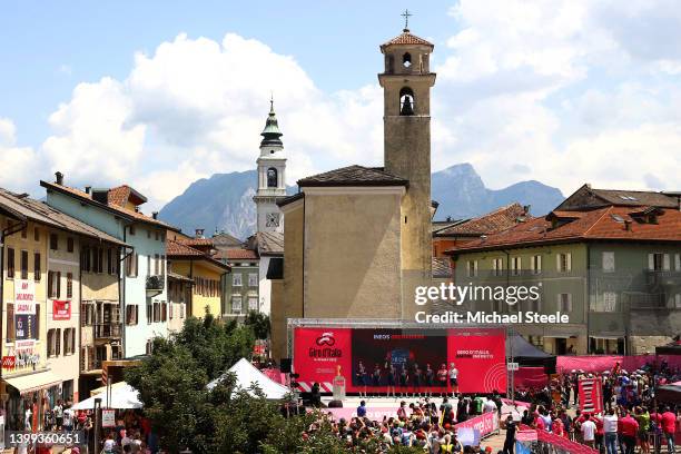 General view of Richard Carapaz of Ecuador pink leader jersey, Nicolas Jonathan Castroviejo of Spain, Ben Tulett of United Kingdom, Jhonnatan Narvaez...