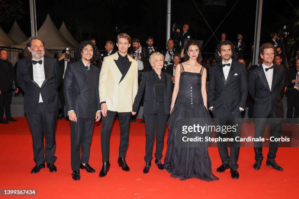 Olivier Delbosc, Danny Ramirez, Joe Alwyn, Claire Denis, Margaret Qualley and Nick Romano attend the screening of "Stars At Noon" during the 75th...