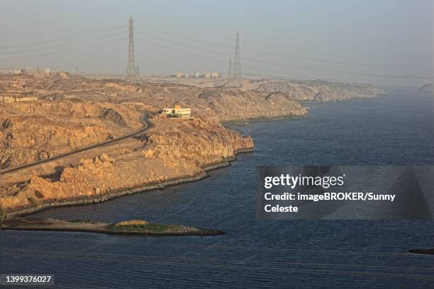 at the new dam, high dam near aswan on the nile, egypt, beginning of the nasser reservoir - aswan dam stock pictures, royalty-free photos & images