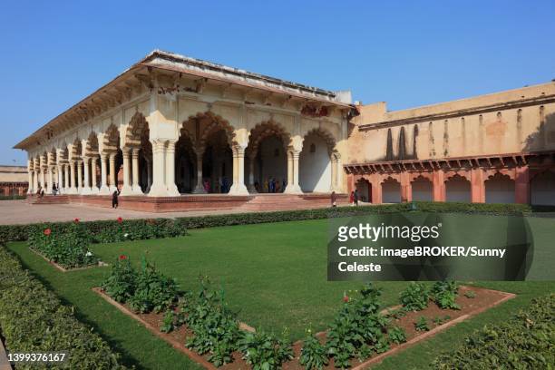 state of uttar pradesh, agra fort, the red fort, in the palace complex, audience hall, the diwan-i-am, india - rode fort delhi stockfoto's en -beelden