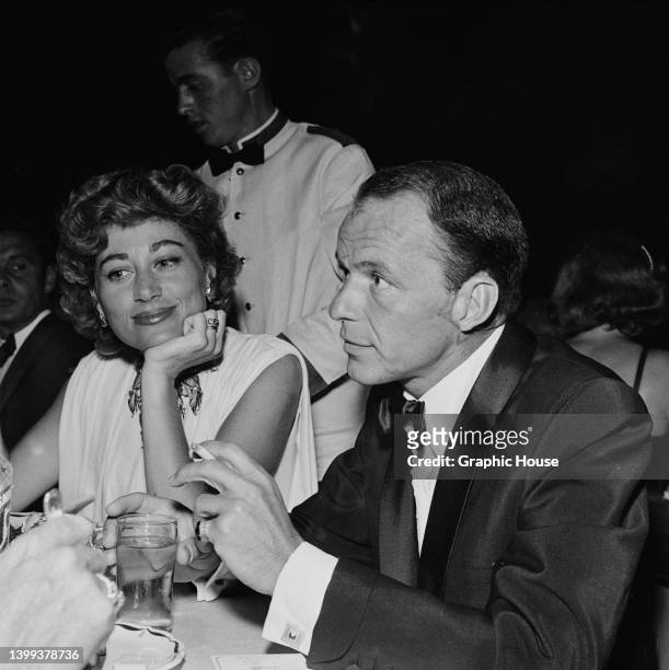 Italian nobility Afdera Franchetti and American singer and actor Frank Sinatra at the Cocoanut Grove nightclub, part of the Ambassador Hotel in Los...