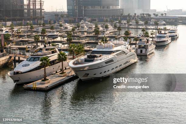 dubai marina skyline - marina stockfoto's en -beelden