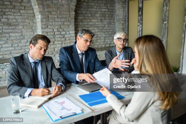 human resource team rejecting young female candidate on a job interview. - afwijzing stockfoto's en -beelden