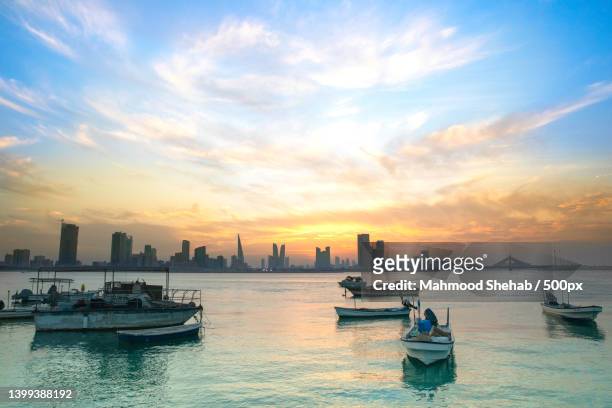 scenic view of sea against sky during sunset,bahrain - bahrein stock-fotos und bilder