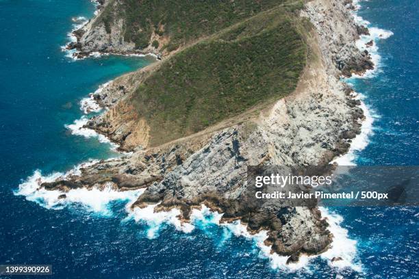 high angle view of rock formation in sea,santa marta,magdalena,colombia - mar caribe foto e immagini stock