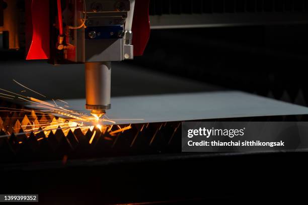 image of cutting metal with plasma laser. - taglio foto e immagini stock