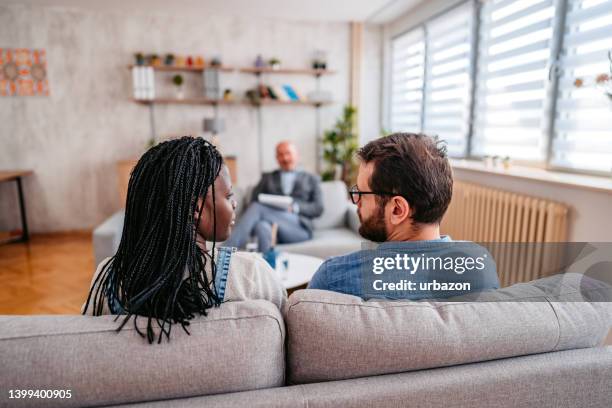 young couple going to marriage counseling - counseling stockfoto's en -beelden