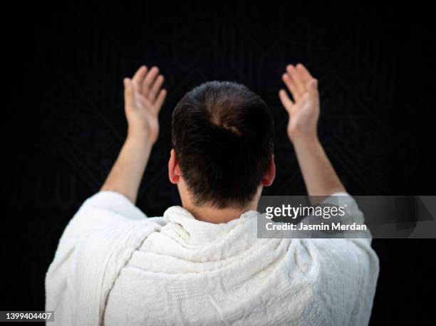 muslim male pilgrim - masjid al haram stock pictures, royalty-free photos & images
