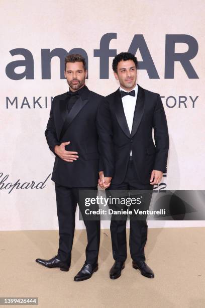 Jwan Yosef and Ricky Martin attending amfAR Gala Cannes 2022 at Hotel du Cap-Eden-Roc on May 26, 2022 in Cap d'Antibes, France.