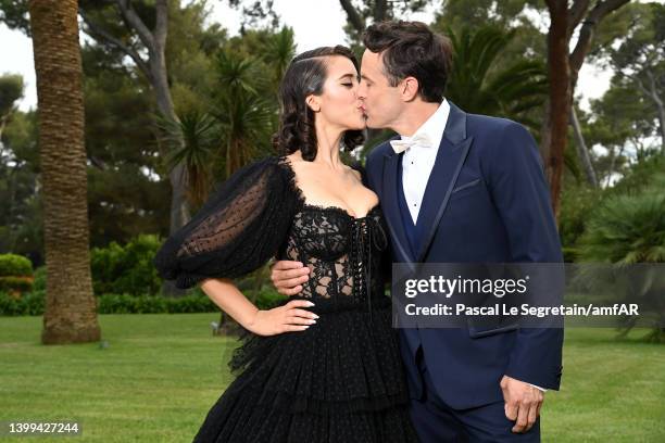 Caylee Cowan and Casey Affleck pose during amfAR Cannes Gala 2022 at Hotel du Cap-Eden-Roc on May 26, 2022 in Cap d'Antibes, France.
