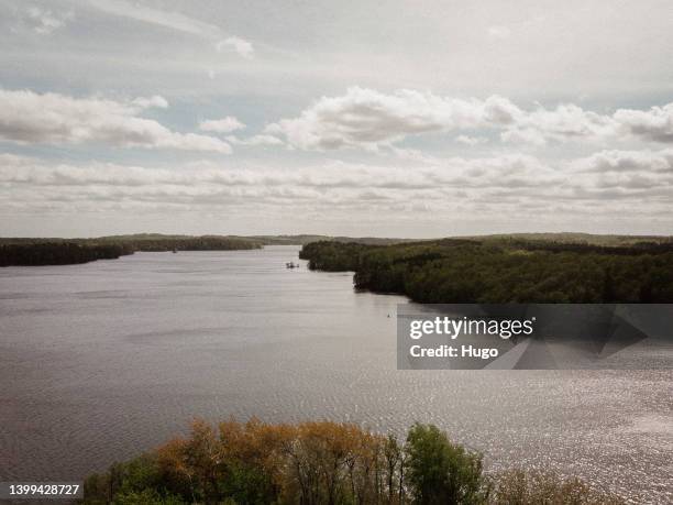 canoe tour immeln sweden - bog stockfoto's en -beelden