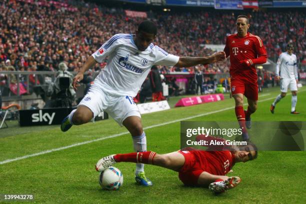 Jefferson Farfan of Schalke is challenged by Philipp Lahm of Muenchen during the Bundesliga match between FC Bayern Muenchen and FC Schalke 04 at...