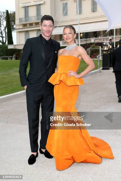 Robert Lewandowski and Anna Lewandowska attend amfAR Gala Cannes 2022 at Hotel du Cap-Eden-Roc on May 26, 2022 in Cap d'Antibes, France.