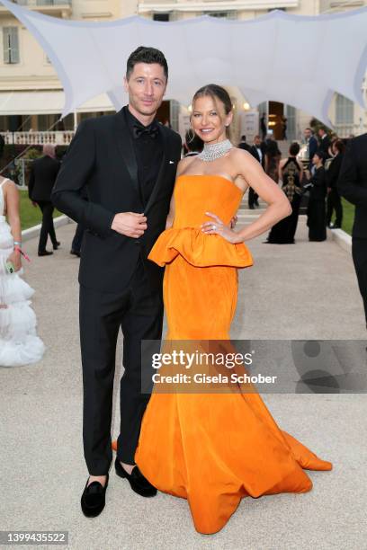 Robert Lewandowski and Anna Lewandowska attend amfAR Gala Cannes 2022 at Hotel du Cap-Eden-Roc on May 26, 2022 in Cap d'Antibes, France.