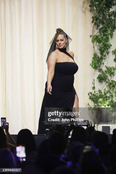 Ashley Graham walks the runway in the fashion show during the amfAR Cannes Gala 2022 at Hotel du Cap-Eden-Roc on May 26, 2022 in Cap d'Antibes,...