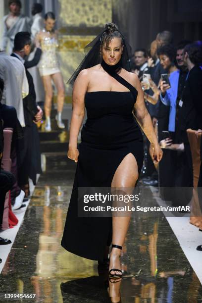 Ashley Graham walks the runway in the fashion show during the amfAR Cannes Gala 2022 at Hotel du Cap-Eden-Roc on May 26, 2022 in Cap d'Antibes,...