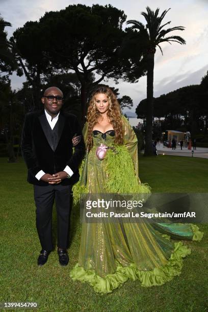 Edward Enninful and Natasha Poonawalla pose during amfAR Gala Cannes 2022 at Hotel du Cap-Eden-Roc on May 26, 2022 in Cap d'Antibes, France.