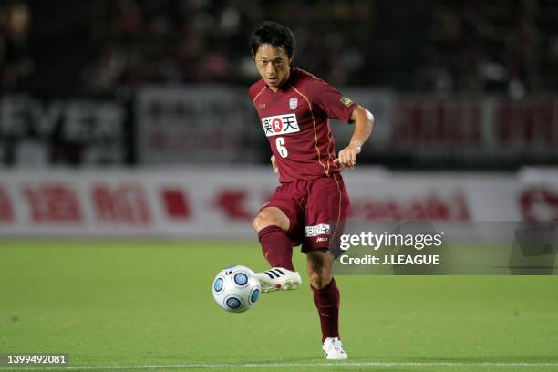 Kim Nam-il of Vissel Kobe in action during the J.League J1 match between Vissel Kobe and Sanfrecce Hiroshima at Kobe Universiade Memorial Stadium on...