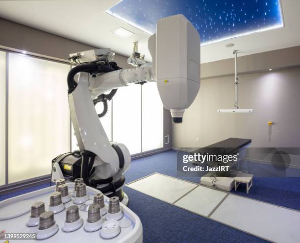 accelerator used to cure cancer in a medical lab - precision oncology stock pictures, royalty-free photos & images