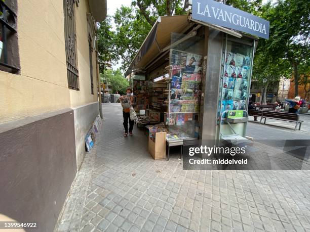 barcelona magazine kiosk - magazine rack stock pictures, royalty-free photos & images