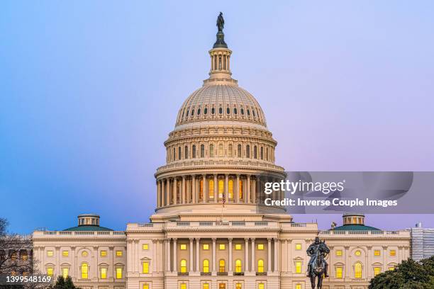 the us capitol building - kapitol stock-fotos und bilder