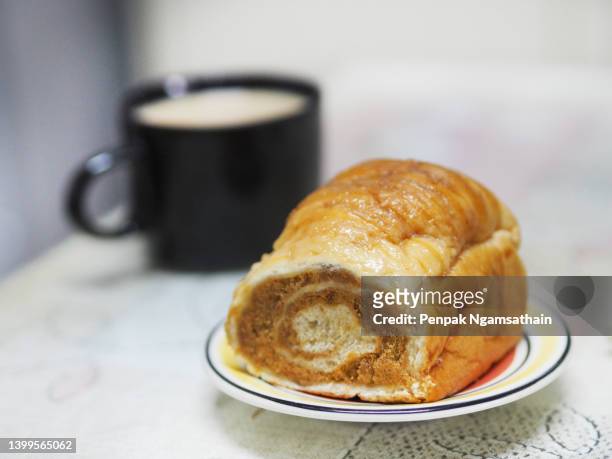 eating dried shredded pork bread, steamed pork buns, shredded pork with bread in plate with hot coffee in black cup on the table - close up bread roll black backdrop horizontal stock pictures, royalty-free photos & images