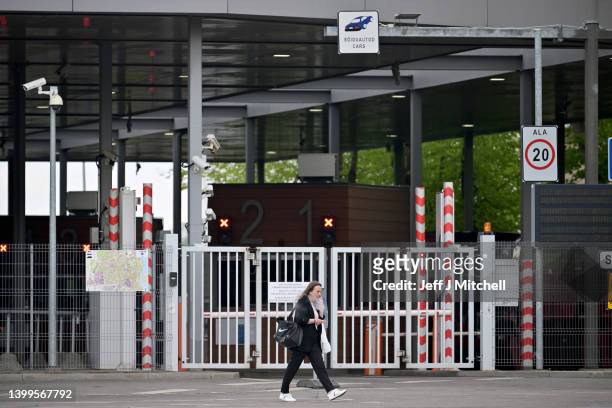 People walk past the border crossing from Estonia into Russia over the Narva River on May 27, 2022 in Narva, Estonia. The town of Narva sits on the...