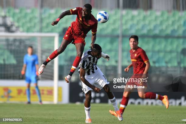 Maissa Codou Ndiaye of Roma U19 competes for the ball with Samuel Iling Junior of Juventus U19during the Primavera 1 Playoffs match between AS Roma...