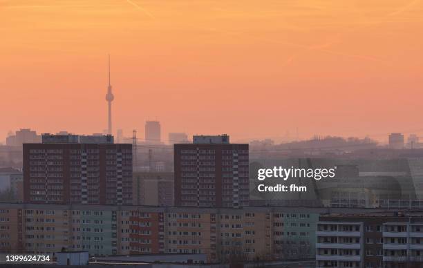 residential district berlin marzahn with television tower at sunset (berlin, germany) - blackout stock-fotos und bilder