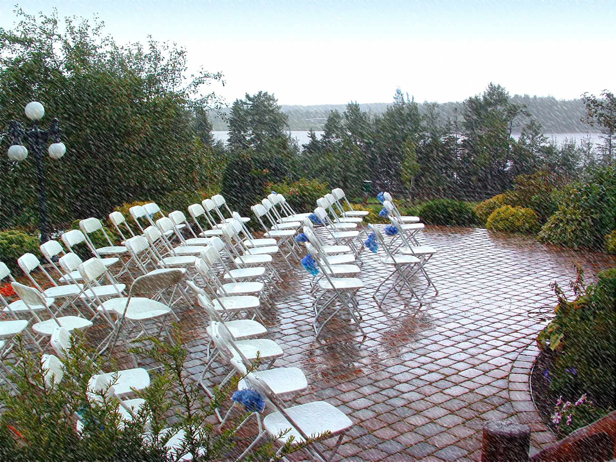 rainy wedding photography