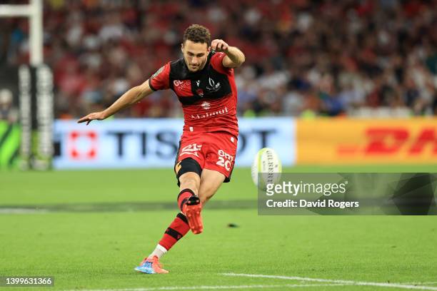 Leo Berdeu of Lyon misses a penalty kick during the EPCR Challenge Cup Final match between Lyon and RC Toulon at Stade Velodrome on May 27, 2022 in...