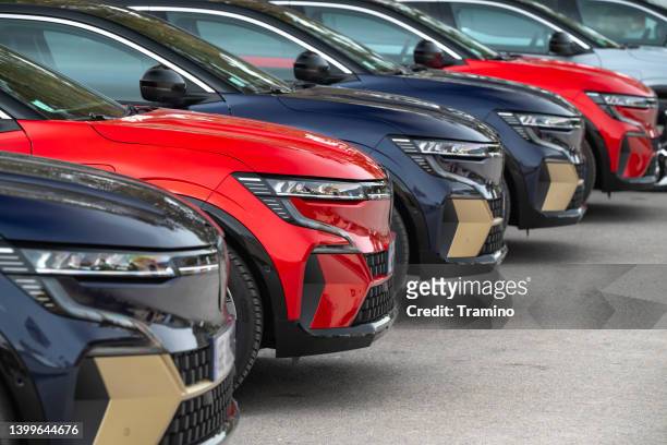 electric crossover vehicles on a parking - vehicle manufacturers' brand names imagens e fotografias de stock