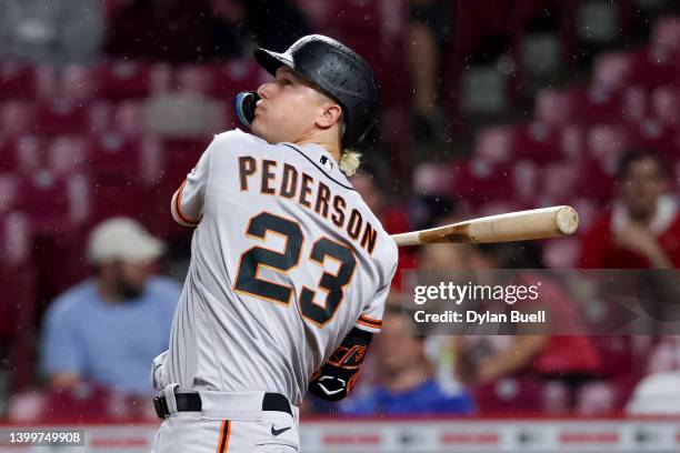 Joc Pederson of the San Francisco Giants flies out in the fourth inning against the Cincinnati Reds at Great American Ball Park on May 27, 2022 in...