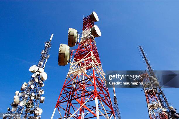 telecommunications tower, blu skye with clouds - microwave tower stock pictures, royalty-free photos & images