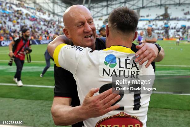 Shaun Edwards, Defence Coach of France, embraces Arthur Retiere of La Rochelle after the final whistle as their side celebrates victory in the...