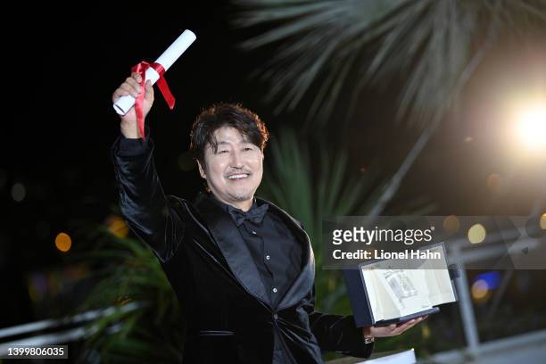 Song Kang-Ho poses with the Best Actor Palme d'Or Award for the movie "Broker" during the winner photocall during the 75th annual Cannes film...