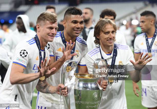 Toni Kroos, Casemiro and Luka Modric of Real Madrid celebrate with the UEFA Champions League trophy after their sides victory during the UEFA...