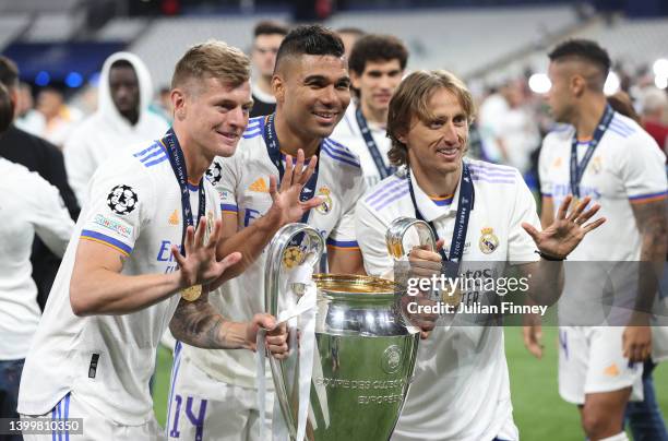 Toni Kroos, Casemiro and Luka Modric of Real Madrid celebrate with the UEFA Champions League trophy after their sides victory during the UEFA...