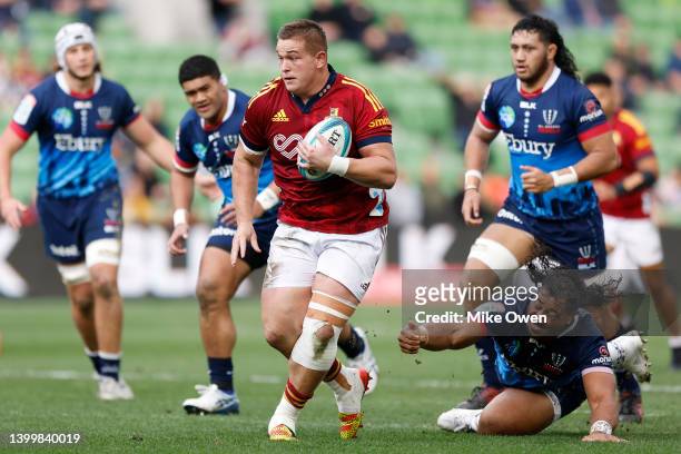 Ethan De Groot of the Highlanders runs with the ball during the round 15 Super Rugby Pacific match between the Melbourne Rebels and the Highlanders...