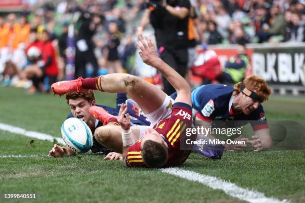 Rory Van Vugt of the Highlanders scores a try during the round 15 Super Rugby Pacific match between the Melbourne Rebels and the Highlanders at AAMI...