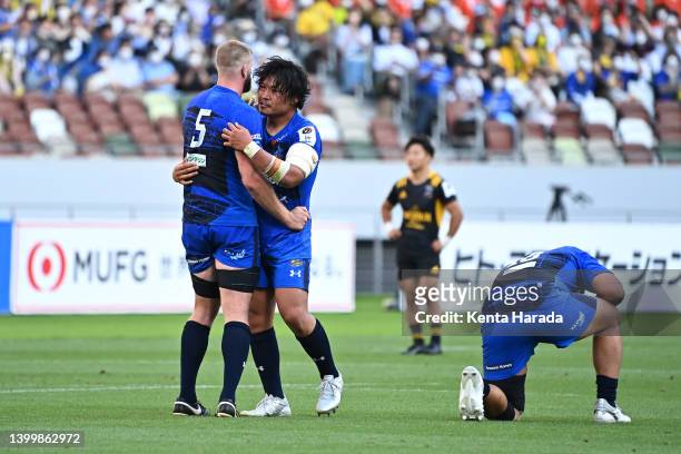George Kruis, Keita Inagaki and Asaeli Ai Valu of the Saitama Panasonic Wild Knights celebrate their victory in the NTT Japan Rugby League One Play...