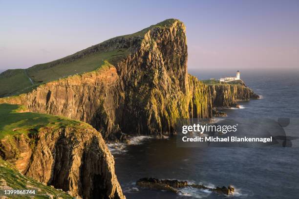 neist point - faro - scozia - isle of skye foto e immagini stock