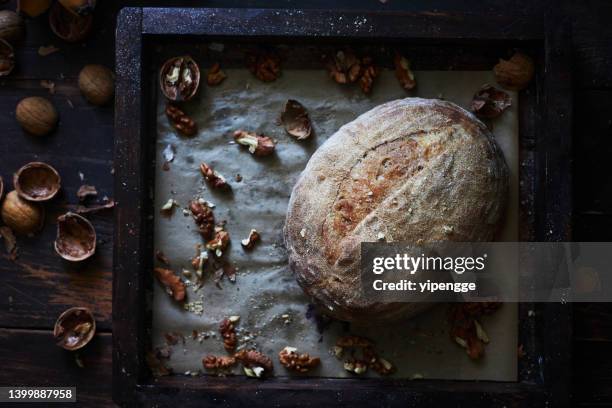 pane artigianale - pane a lievito naturale foto e immagini stock