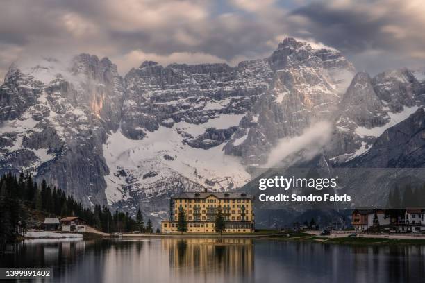 lago di misurina - cortina stock pictures, royalty-free photos & images