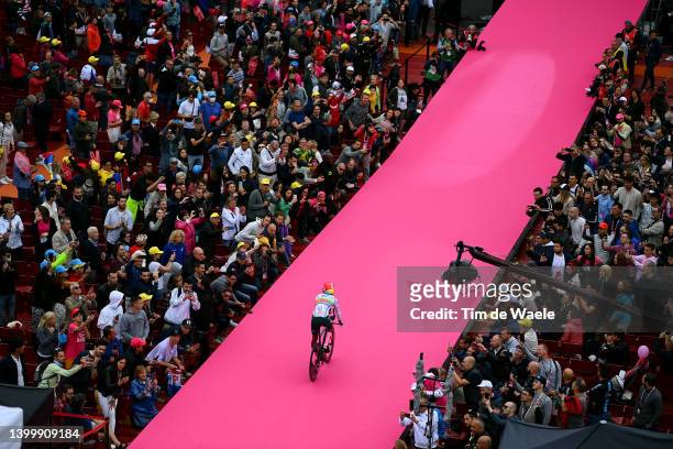 Merhawi Kudus Ghebremedhin of Eritrea and Team EF Education - Easypost sprints at the Arena di Verona during the 105th Giro d'Italia 2022, Stage 21 a...